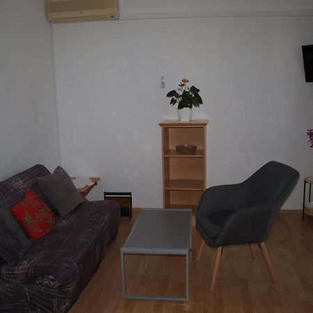 Rooms With A Parking Space Krk - 13553 Vrh  ภายนอก รูปภาพ