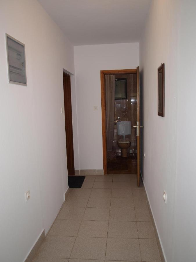 Rooms With A Parking Space Krk - 13553 Vrh  ภายนอก รูปภาพ
