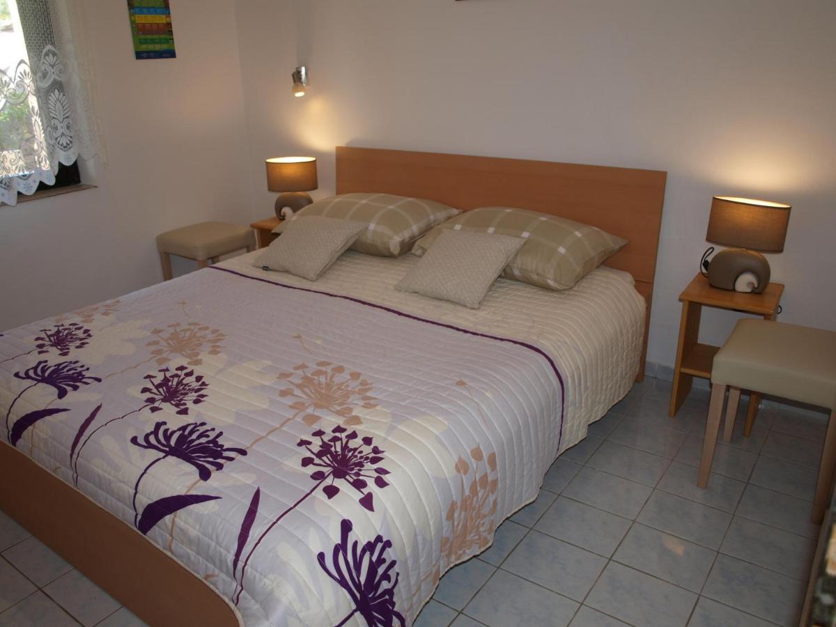 Rooms With A Parking Space Krk - 13553 Vrh  ภายนอก รูปภาพ