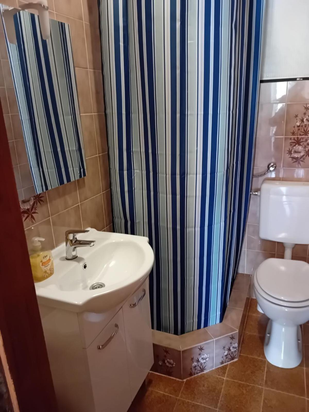 Rooms With A Parking Space Krk - 13553 Vrh  ภายนอก รูปภาพ