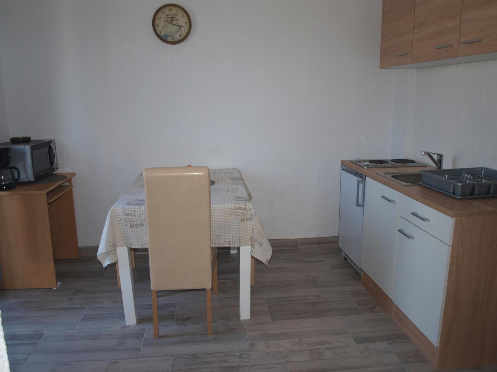 Rooms With A Parking Space Krk - 13553 Vrh  ภายนอก รูปภาพ
